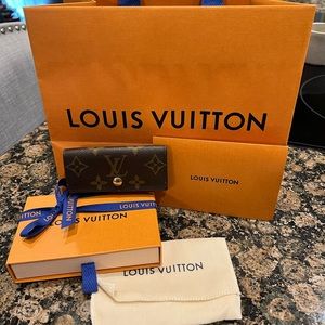 Louis Vuitton 4 key holder